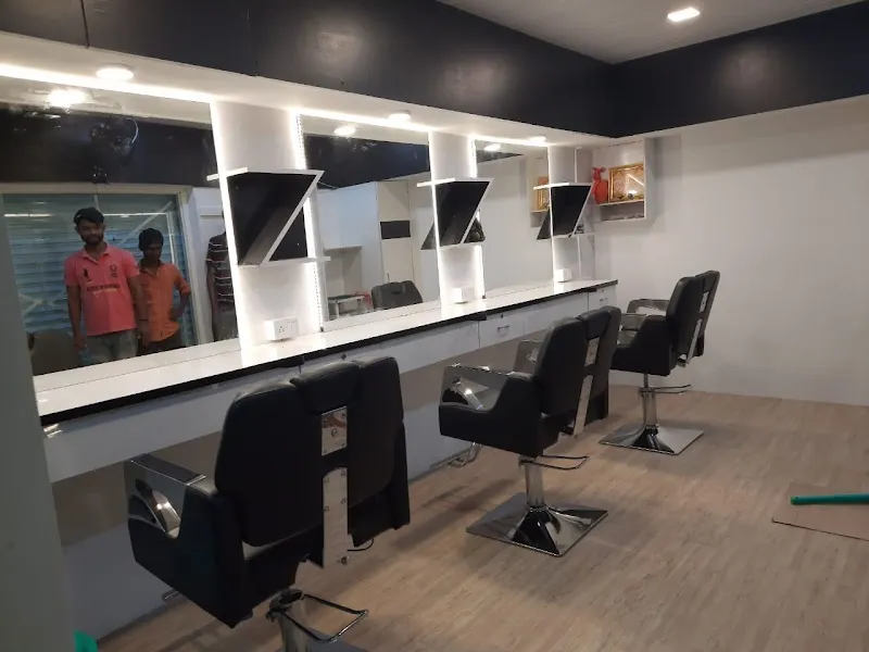 Antique Salon, Satara