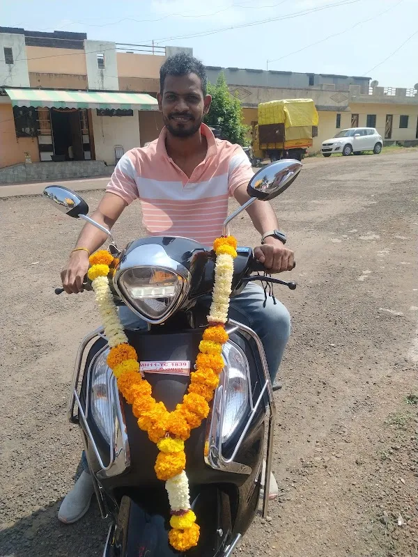 Antique Salon, Satara