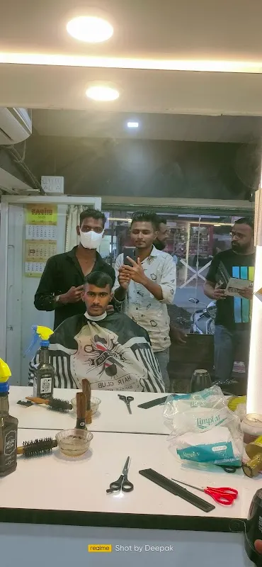 Antique Salon, Satara