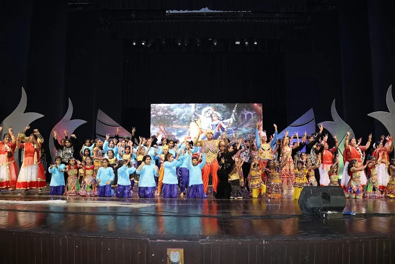 D Monster Dance Studio