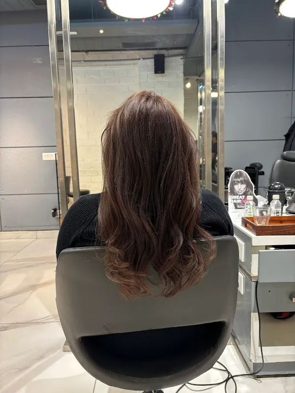 Looks Salon, Hauz Khas