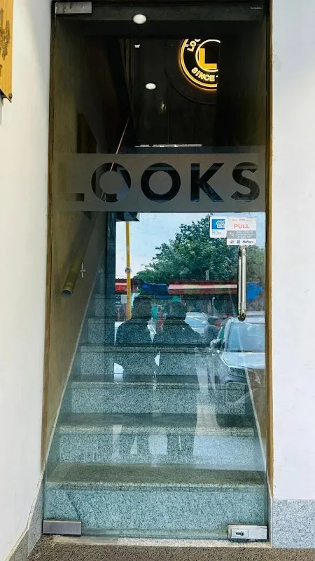 Looks Salon, Hauz Khas