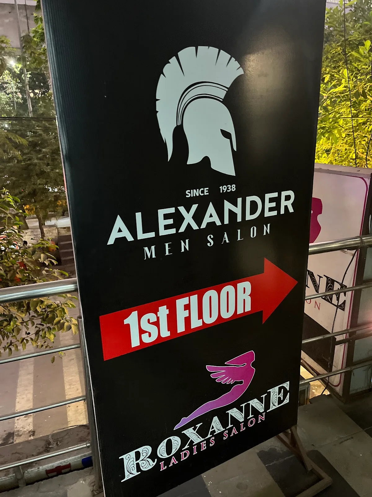 Alexander Unisex Salon