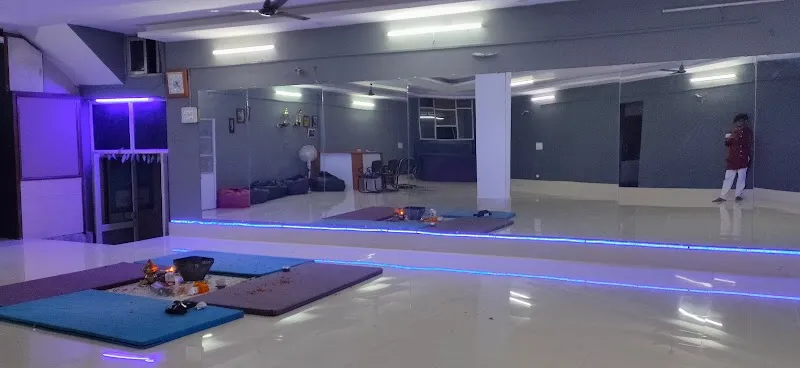 DC DANCE STUDIO