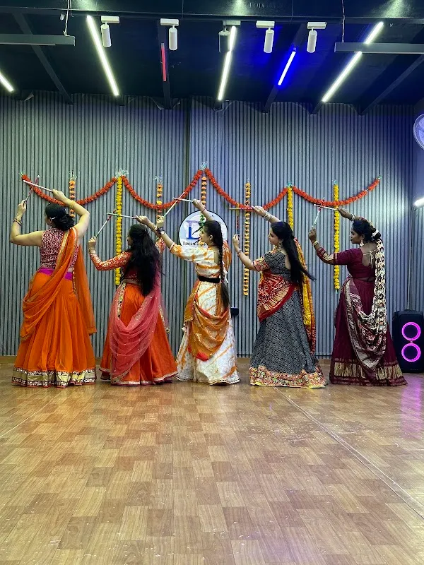 DC DANCE STUDIO