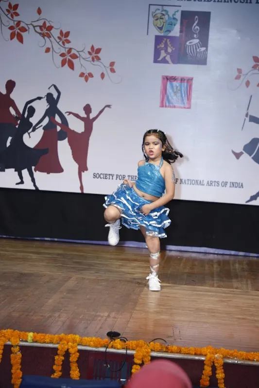 DC DANCE STUDIO