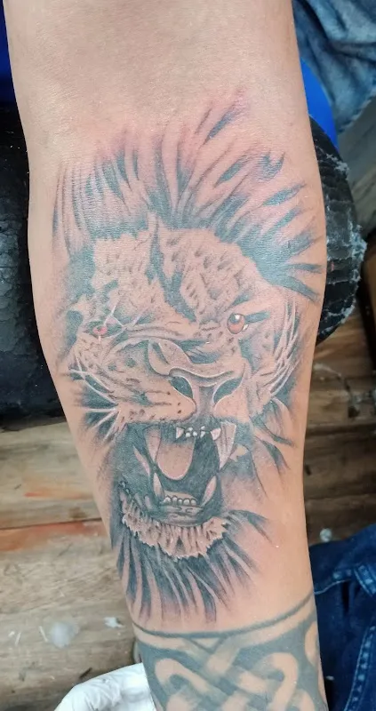 SUNNY TATTOO STUDIO