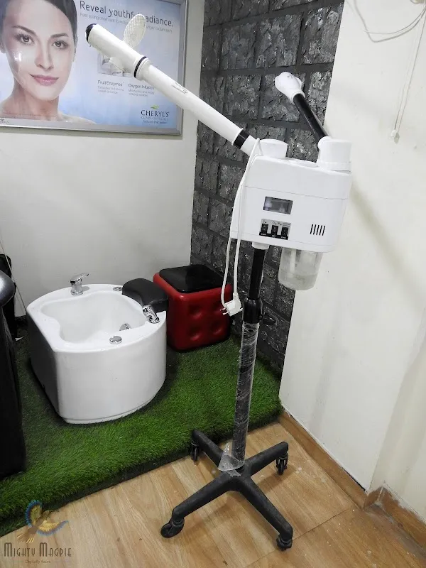 Vicky Parlour Salon Academy