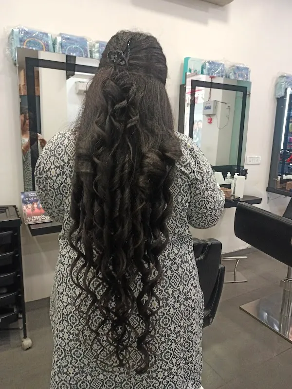 Lakme Salon For Him and Her in Vashi,Sec 9,Navi Mumbai