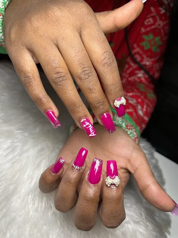En vogue luxury salon&academy-Best Women Salon In Tri Nagar-Nail Art/Extension In Tri Nagar-Bridal Makeup Artist In Tri Nagar