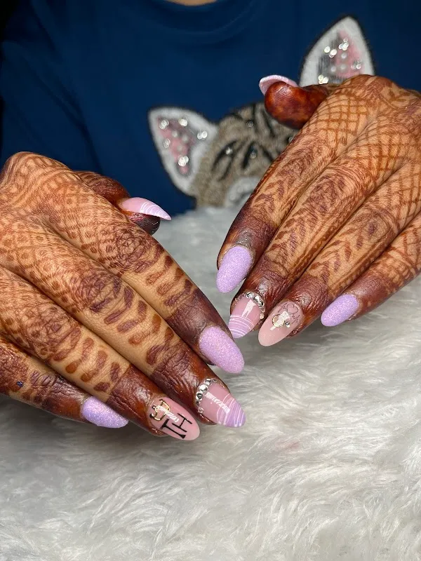 En vogue luxury salon&academy-Best Women Salon In Tri Nagar-Nail Art/Extension In Tri Nagar-Bridal Makeup Artist In Tri Nagar