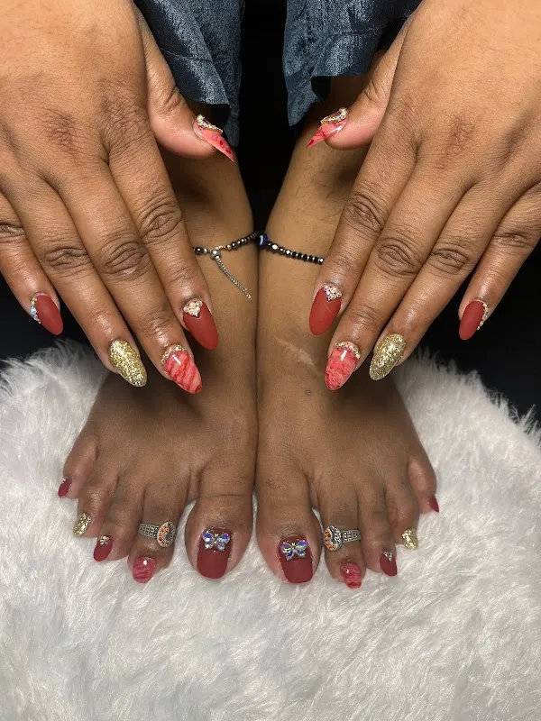 En vogue luxury salon&academy-Best Women Salon In Tri Nagar-Nail Art/Extension In Tri Nagar-Bridal Makeup Artist In Tri Nagar