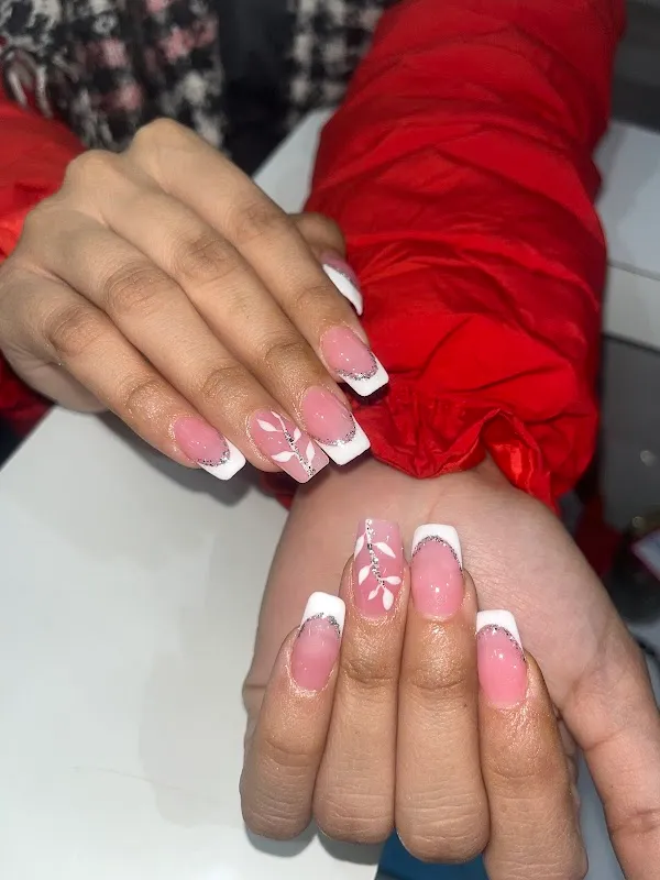 En vogue luxury salon&academy-Best Women Salon In Tri Nagar-Nail Art/Extension In Tri Nagar-Bridal Makeup Artist In Tri Nagar