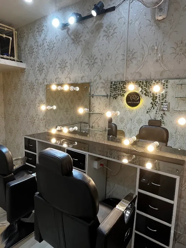 En vogue luxury salon&academy-Best Women Salon In Tri Nagar-Nail Art/Extension In Tri Nagar-Bridal Makeup Artist In Tri Nagar