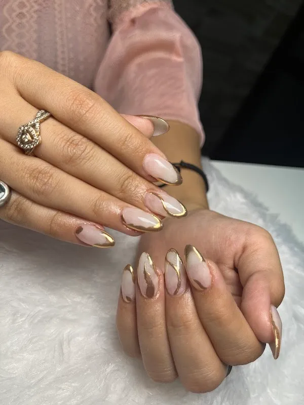 En vogue luxury salon&academy-Best Women Salon In Tri Nagar-Nail Art/Extension In Tri Nagar-Bridal Makeup Artist In Tri Nagar