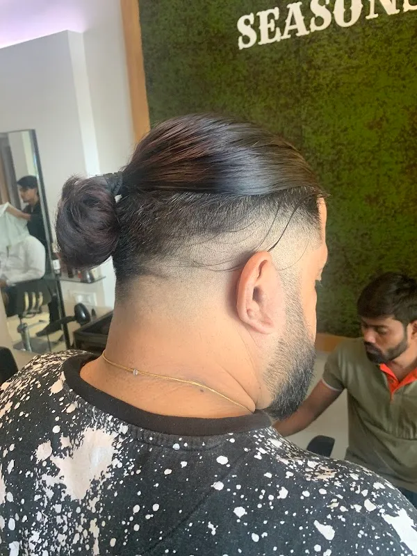 SEASONS SALON