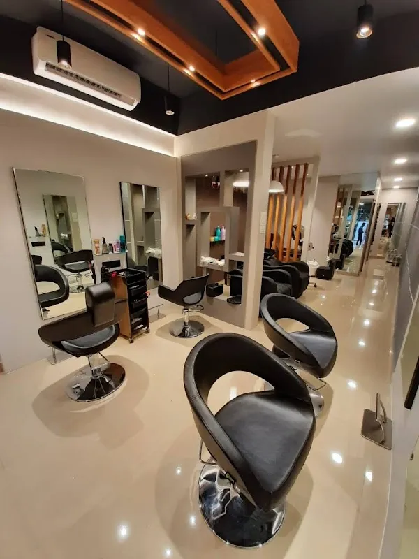 SEASONS SALON