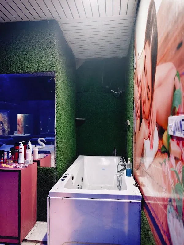 Moon Place Spa in Patel Nagar Massage Centre in Patel Nagar