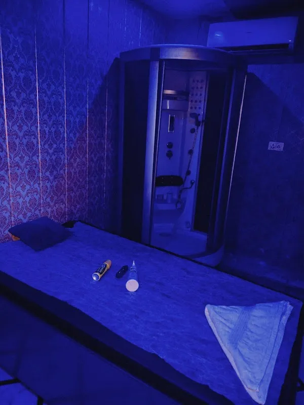 Moon Place Spa in Patel Nagar Massage Centre in Patel Nagar
