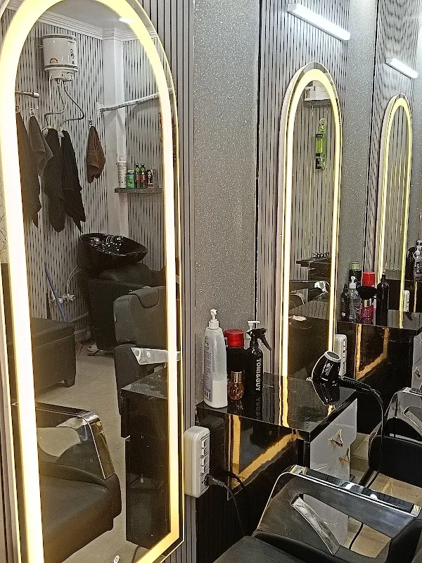 Decent unisex salon