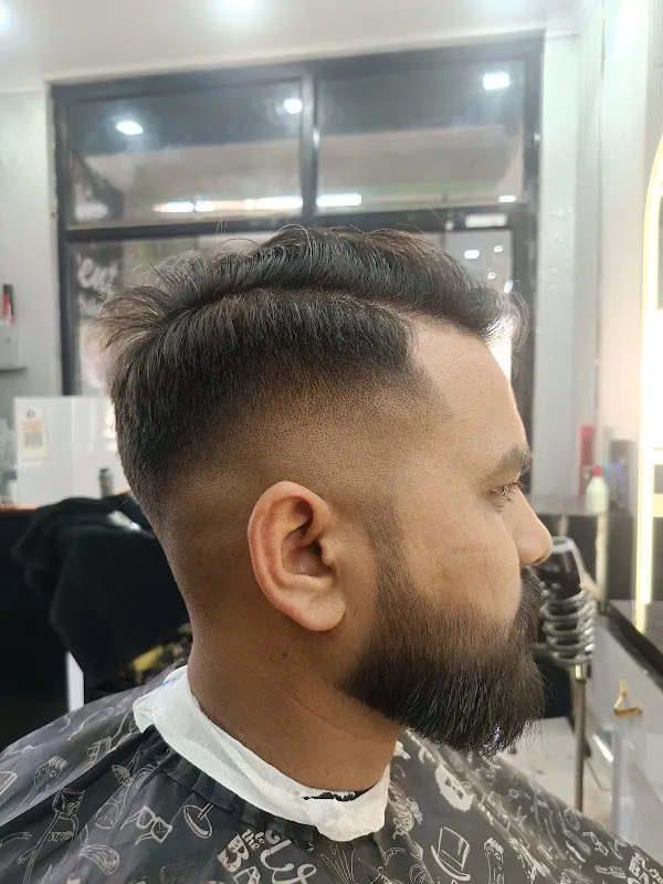 Decent unisex salon