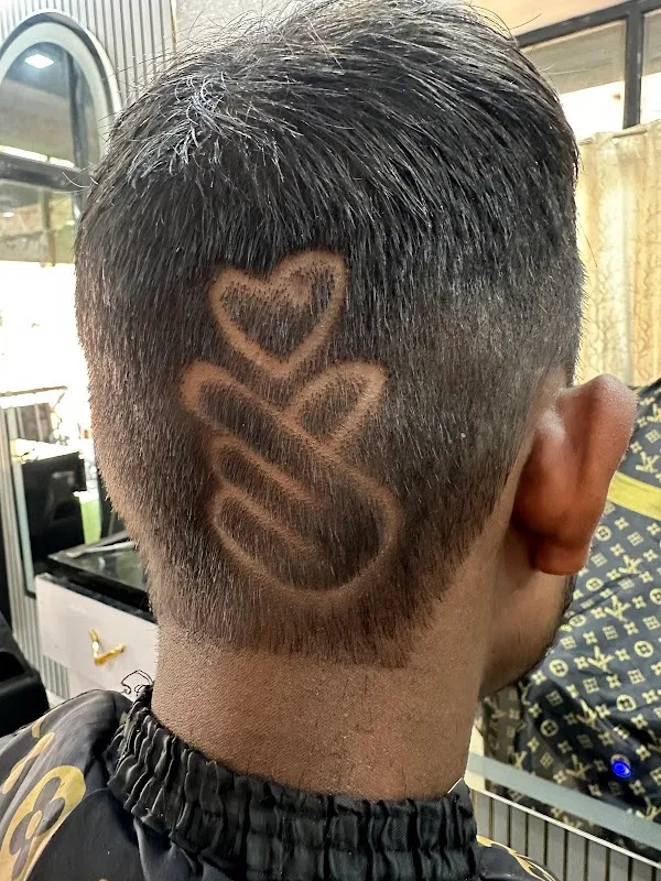 Decent unisex salon
