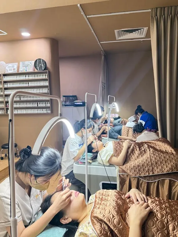 YM Nails & Head Spa