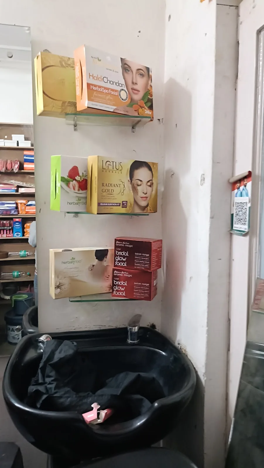 Pari beauty parlour kapashera