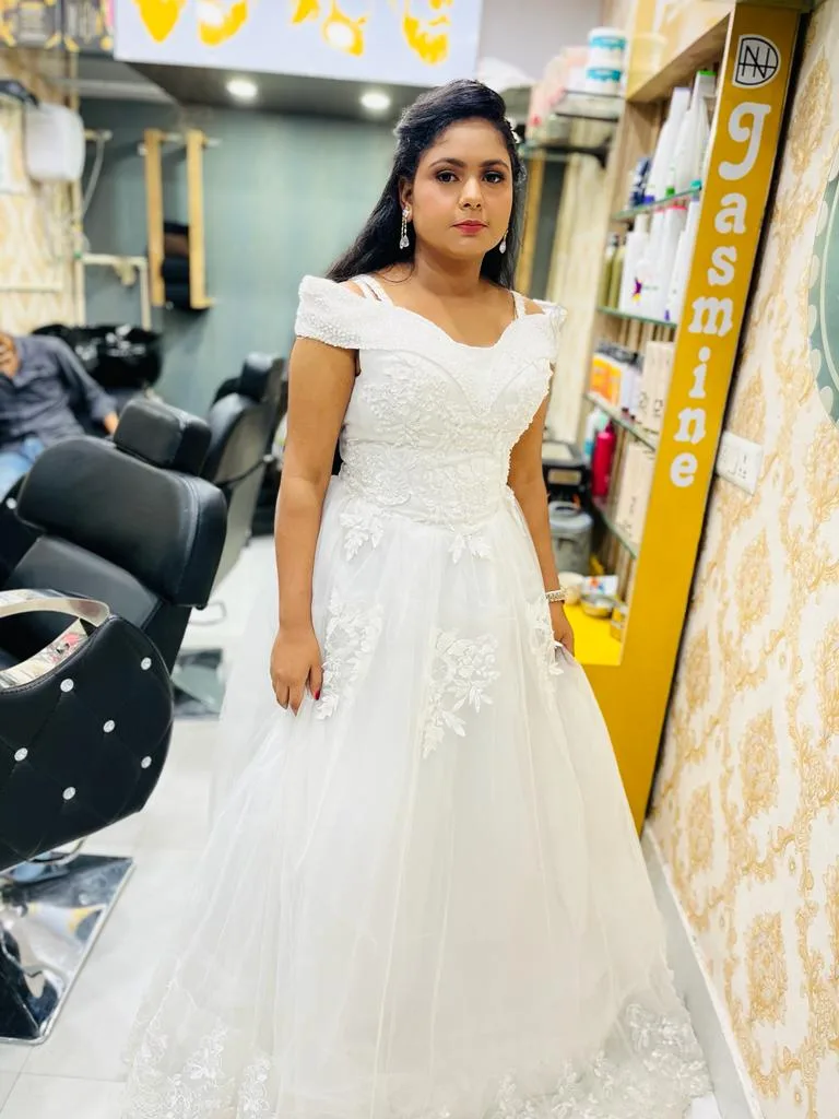 Jasmine Makeover & Academy Family Unisex Salon | Hair Services In Rohini