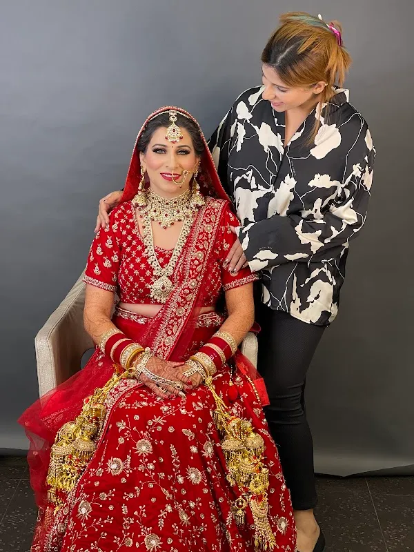 Makeover Lounge by GRACE