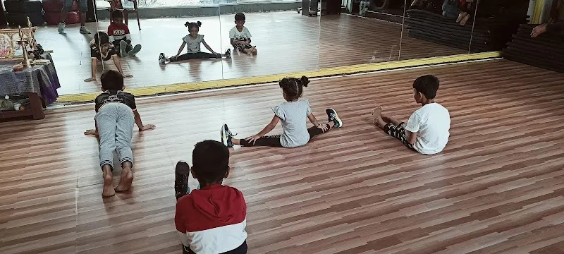 A M dance squad