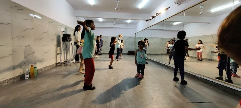 R G Dance Studio
