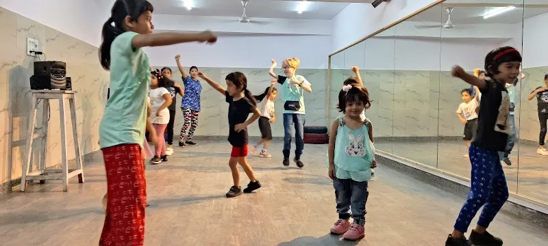 R G Dance Studio