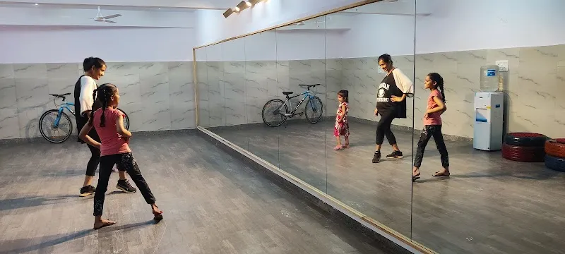 R G Dance Studio