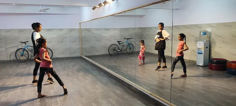 R G Dance Studio