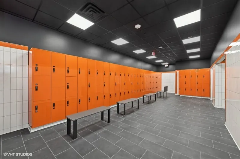 Crunch Fitness - Burbank Station