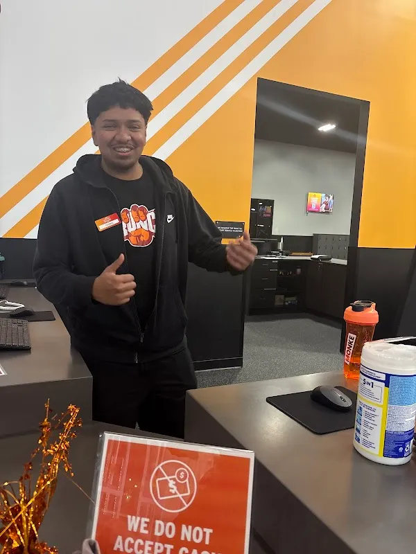 Crunch Fitness - Burbank Station