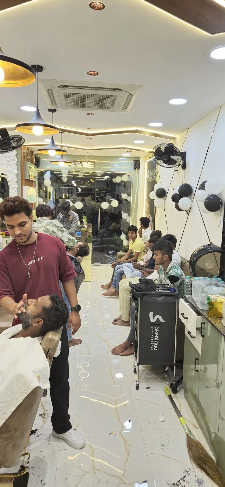 R. AVALON MENS SALON