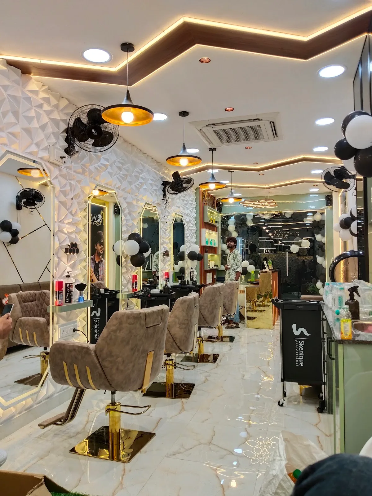 R. AVALON MENS SALON