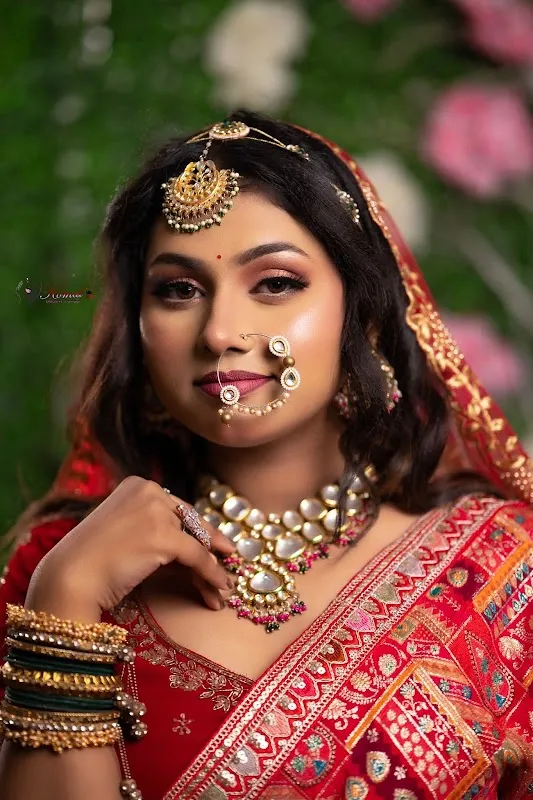 KOMAL BEAUTY PARLOR & MAKE-UP STUDIO
