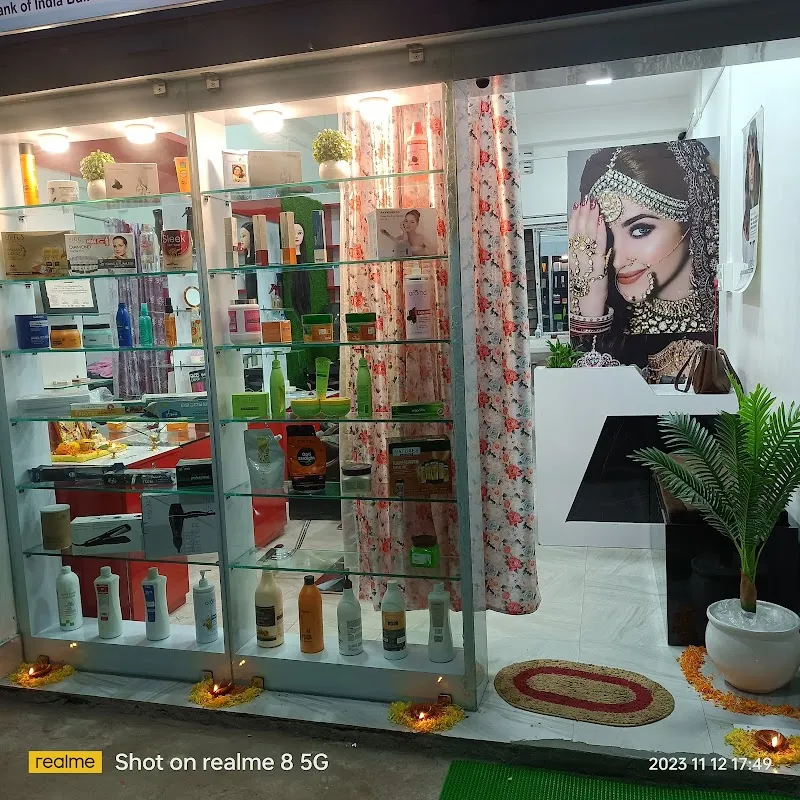 KOMAL BEAUTY PARLOR & MAKE-UP STUDIO
