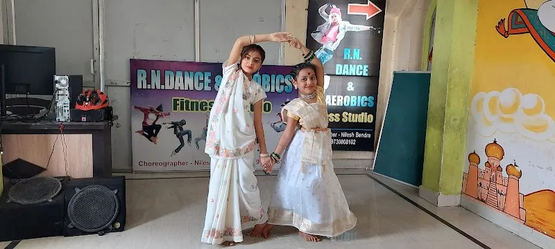RN DANCE FITNESS AEROBICS STUDIO UDGIR