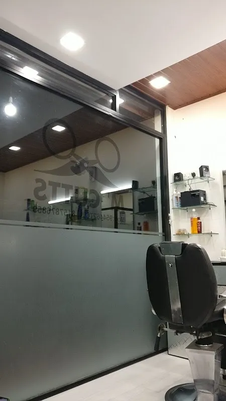 Mr'Cutts saloon