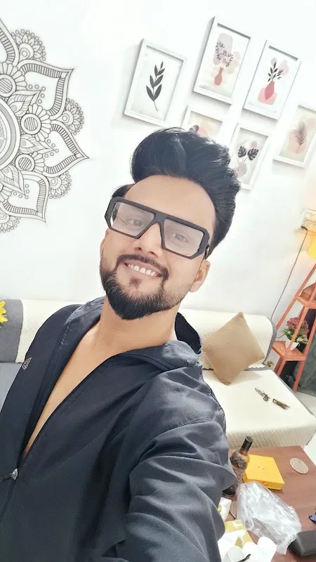 Glitz Salon, Narela