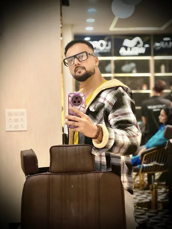 Glitz Salon, Narela