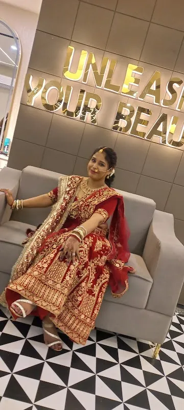 Glitz Salon, Narela