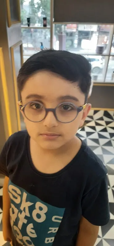 Glitz Salon, Narela