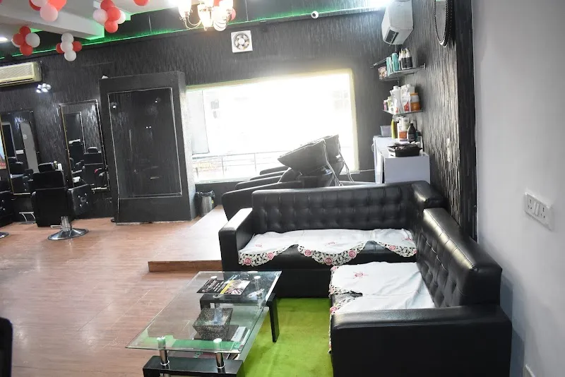 Meenu Fusion Salon