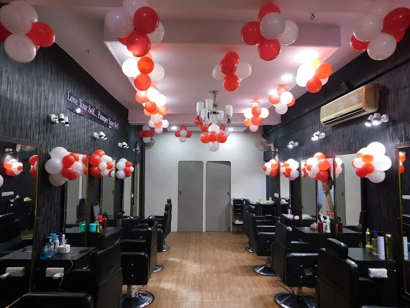 Meenu Fusion Salon