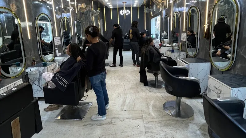 Meenu Fusion Salon